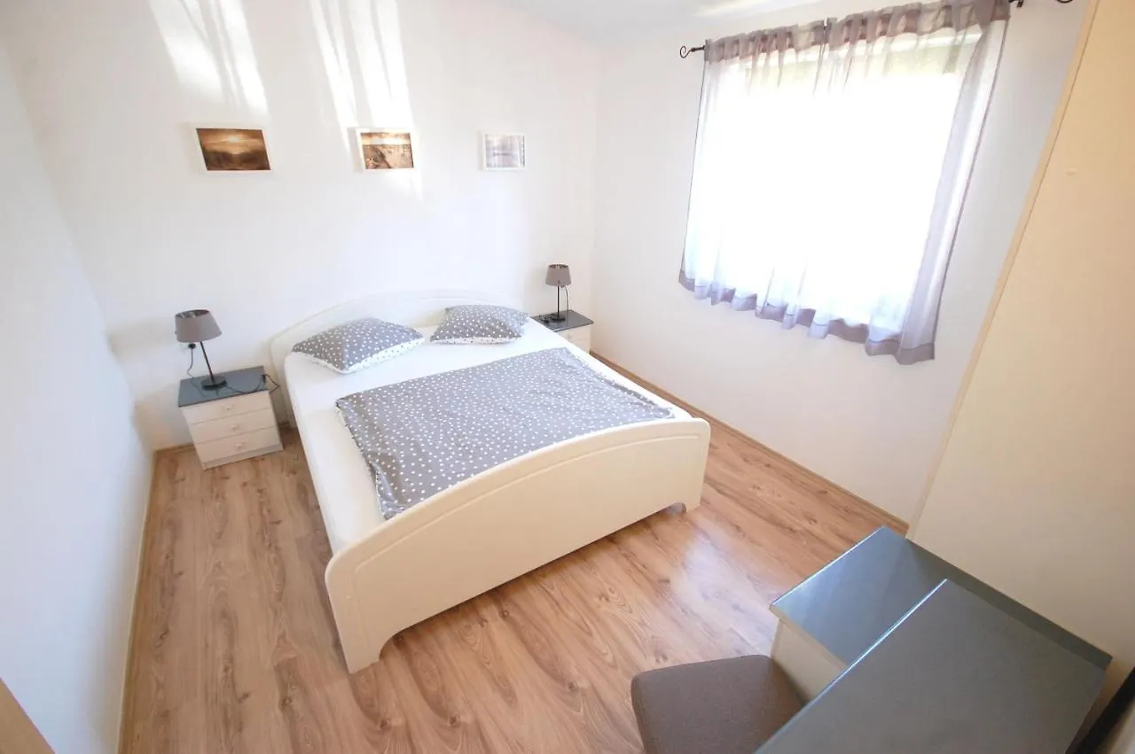 Apartments With A Parking Space Njivice, Krk - 20505 Njivice